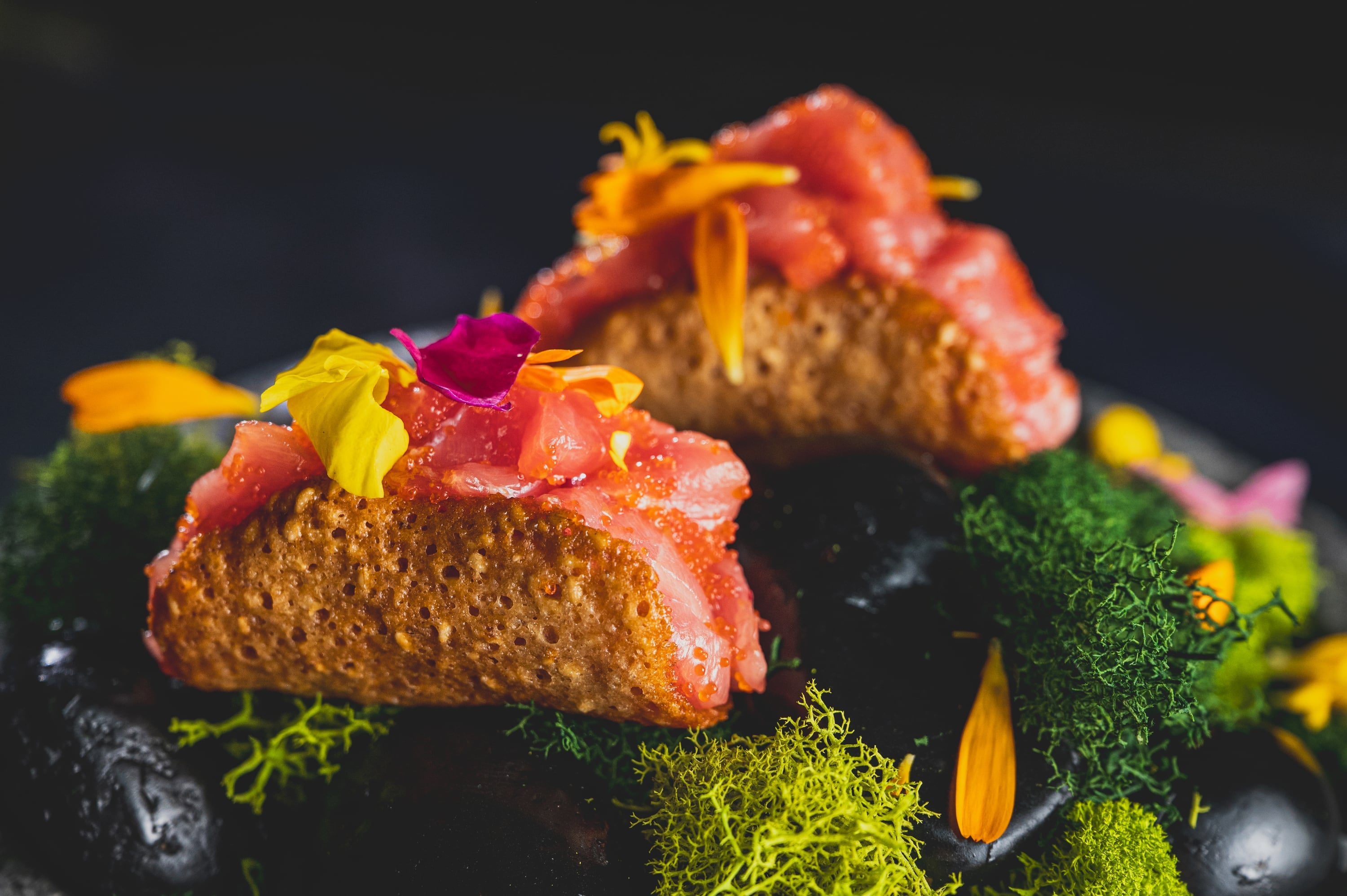 Tuna tataki on crisp with edible flowers